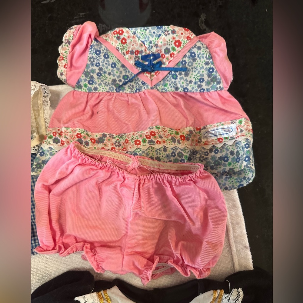 Six Cabbage Patch Kid doll outfits - Picture 2 of 7
